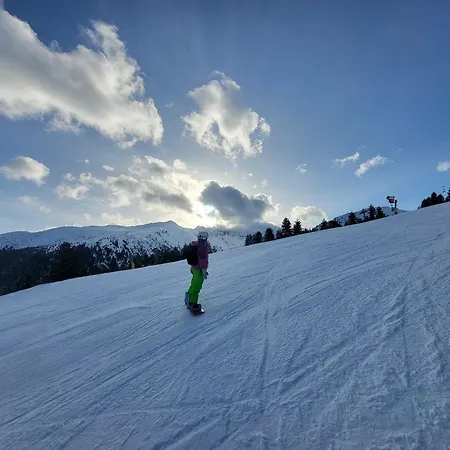 Aspen Pirin View F305 Razlog
